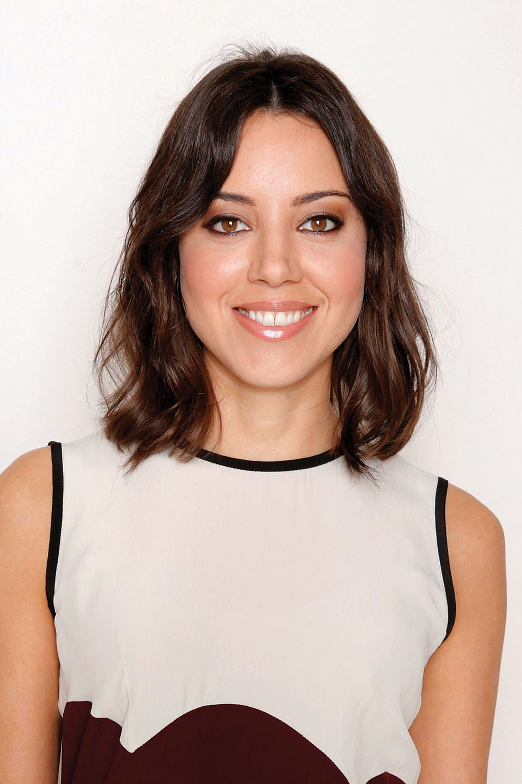 Nice Wallpapers Aubrey Plaza 1047x1572px - Aubrey Plaza - HD Wallpaper 