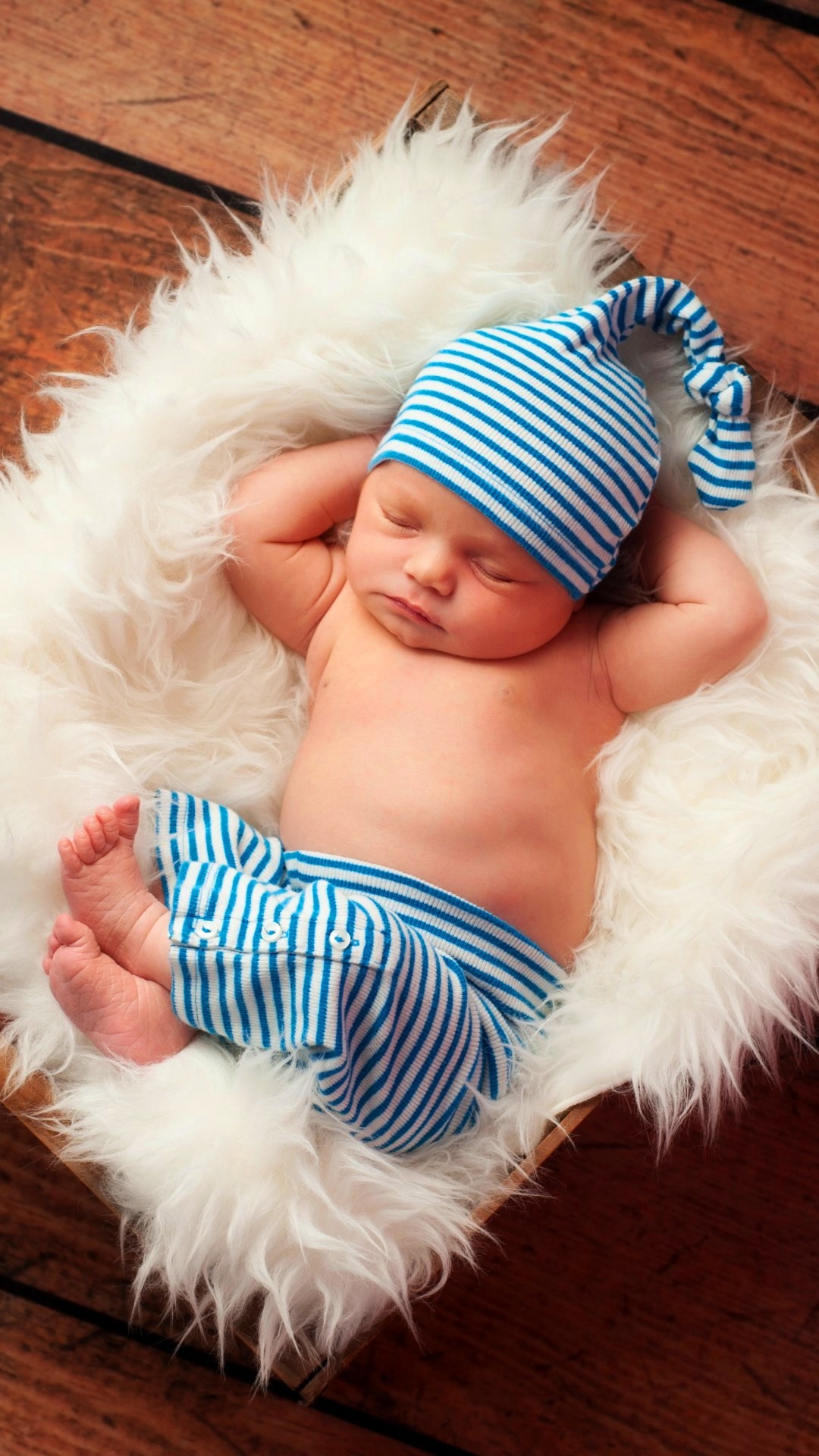 Cool Newborn Baby Sleeping - Mobile New Born Baby - 1080x1920 Wallpaper -  