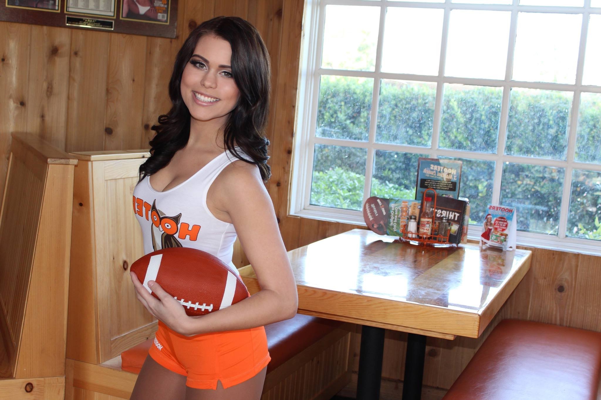 Hooters Girls - HD Wallpaper 