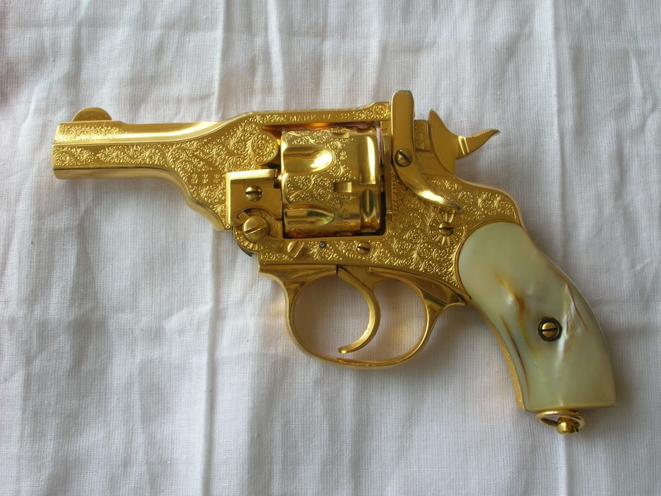 Revolver 960x720 Wallpaper teahub.io