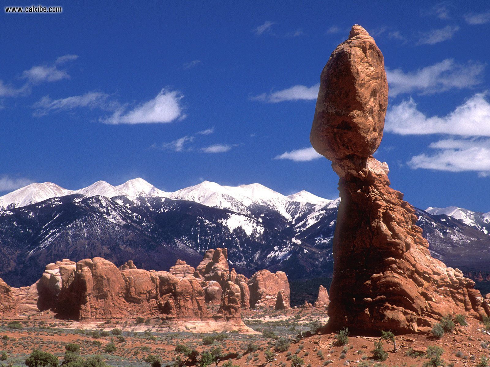 Arches National Park, Balanced Rock - HD Wallpaper 