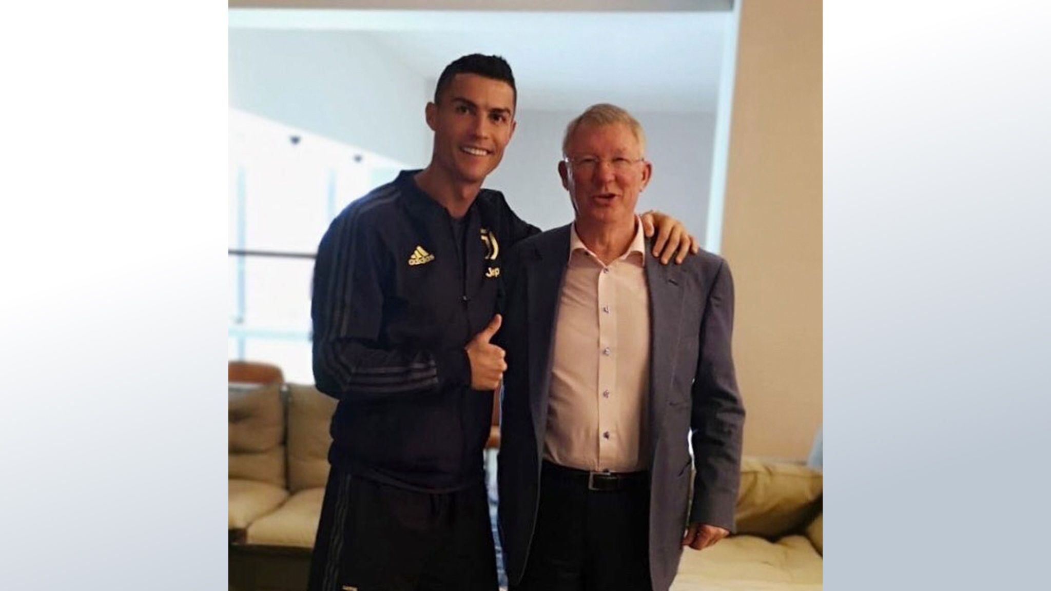 Cristiano Ronaldo Posted A Picture Of Himself Alongside - Sir Alex And Cristiano Ronaldo - HD Wallpaper 