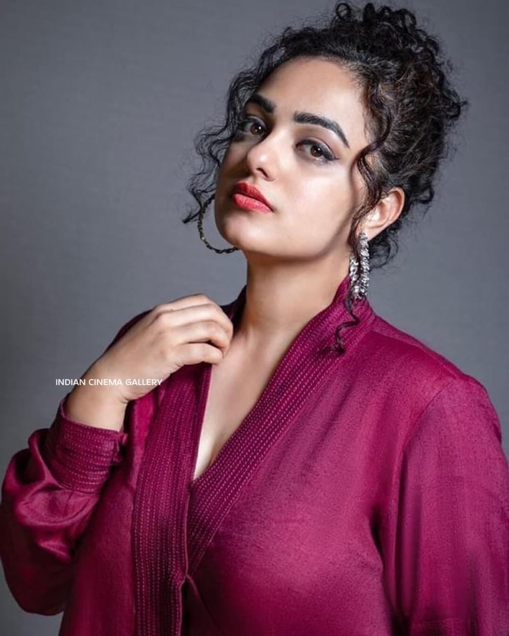 Nithya Menen - HD Wallpaper 