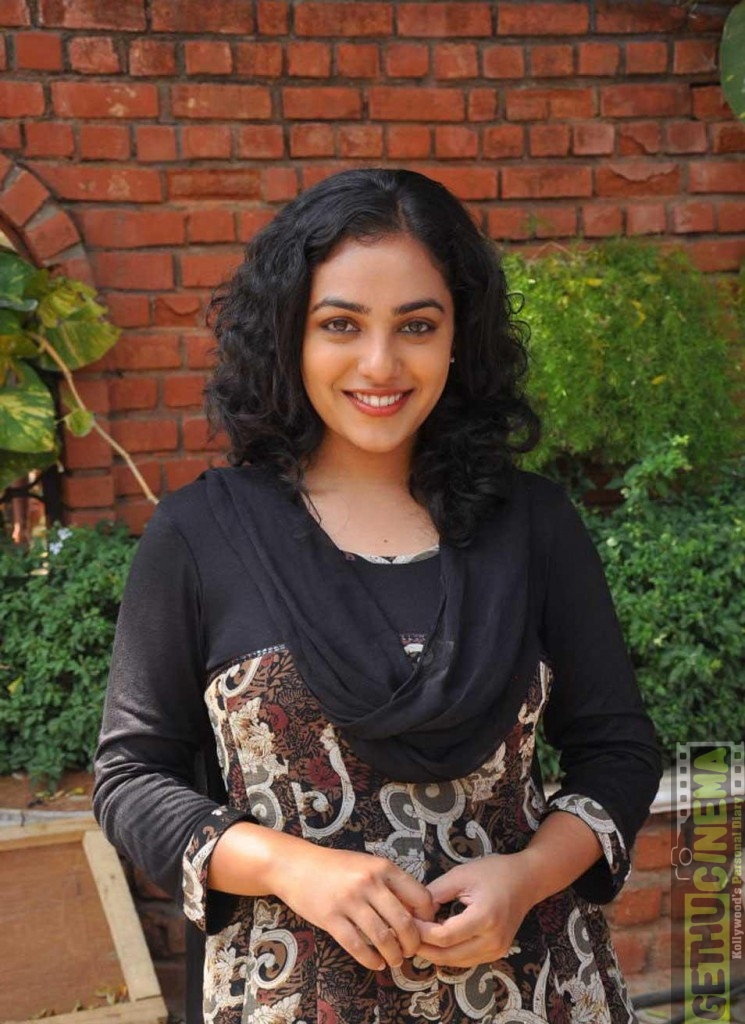 Nithya Menen - HD Wallpaper 
