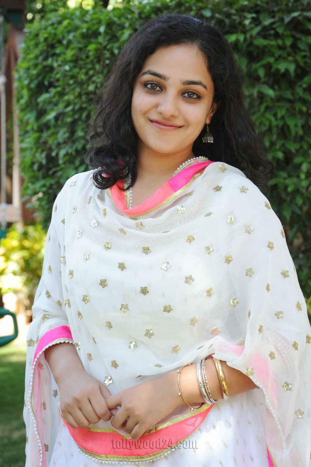 Nitya Menon Photos Hq Photo - Nitya Menon In Inkokkadu - HD Wallpaper 