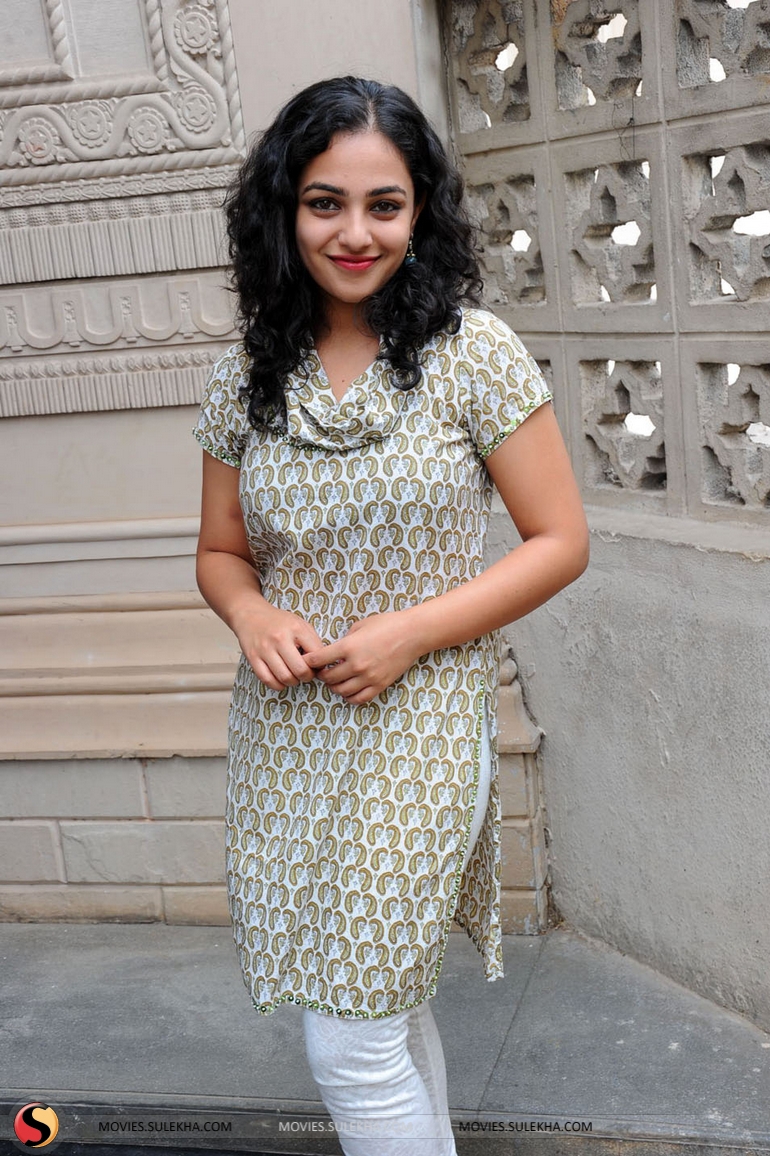 Tamil Actress Nithya Menon New - HD Wallpaper 