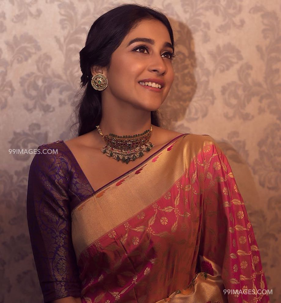Regina Cassandra Beautiful Hd Photos & Mobile Wallpapers - Regina Cassandra In Saree - HD Wallpaper 