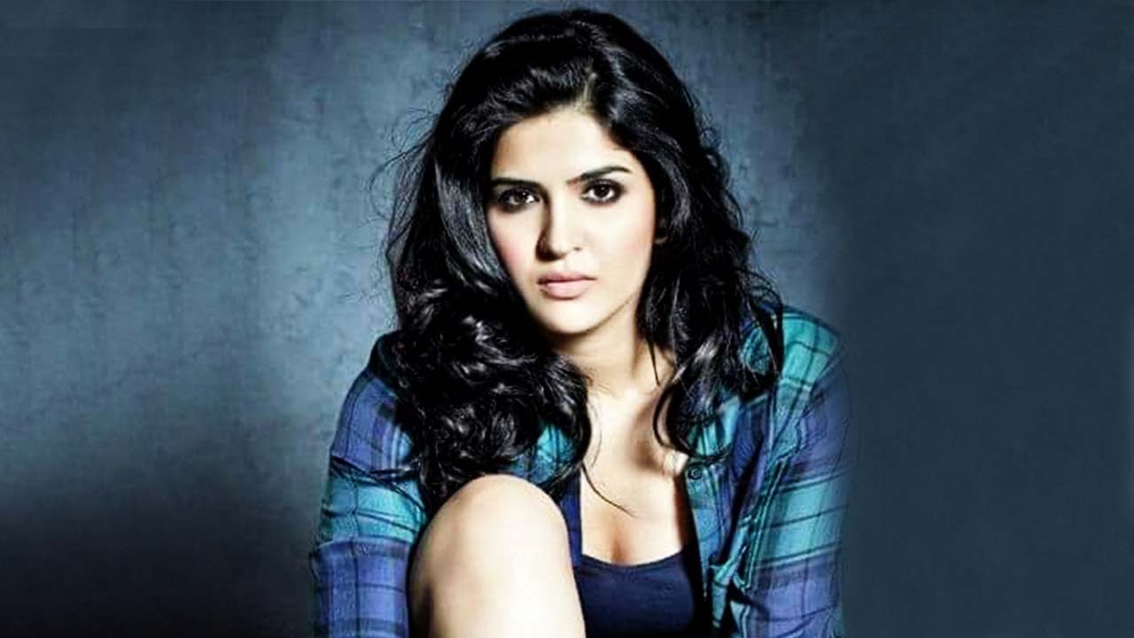 Deeksha Seth New Movie 2017 - HD Wallpaper 