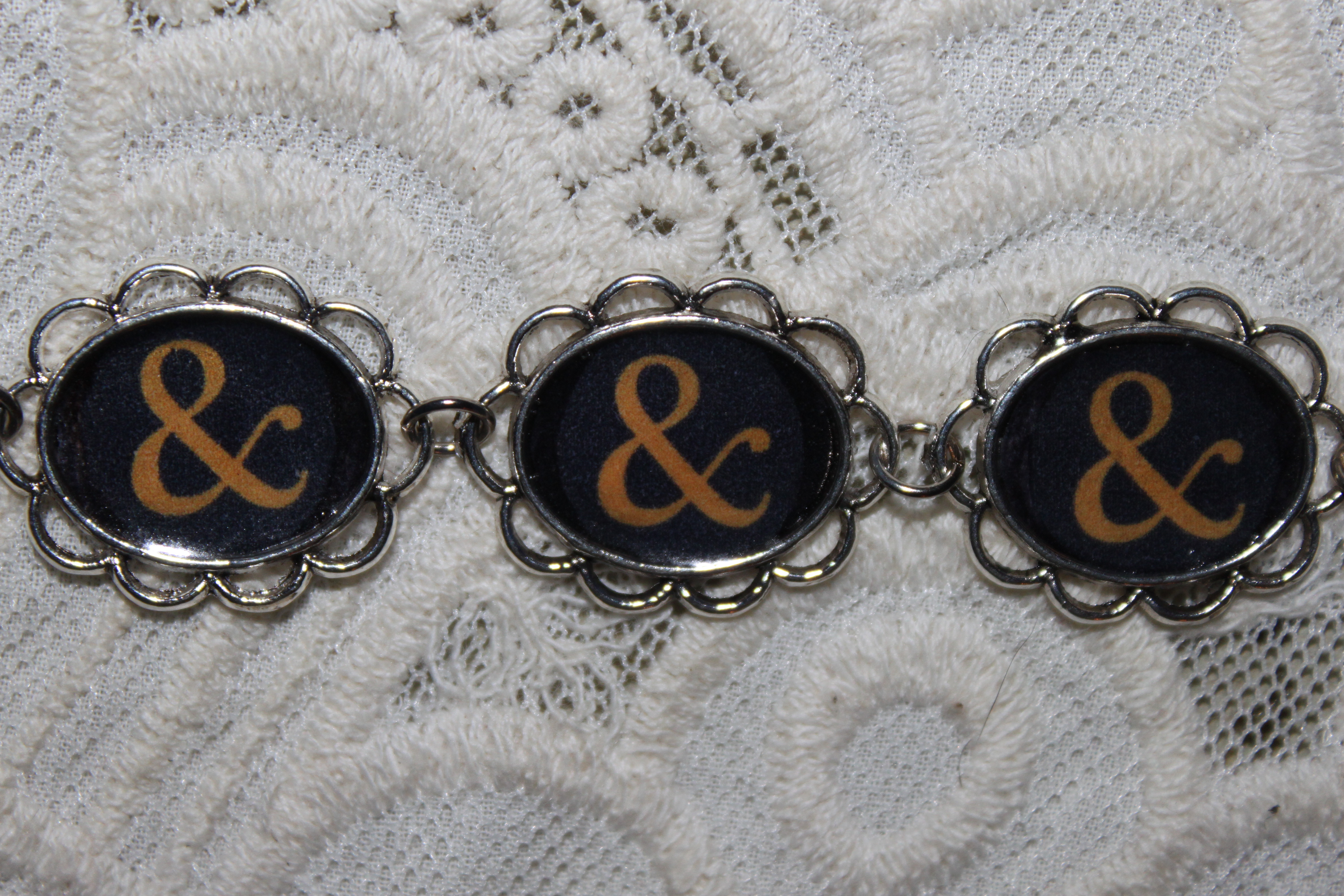 Of Mice And Men Ampersand Logo Bracelet - Mice & Men - HD Wallpaper 