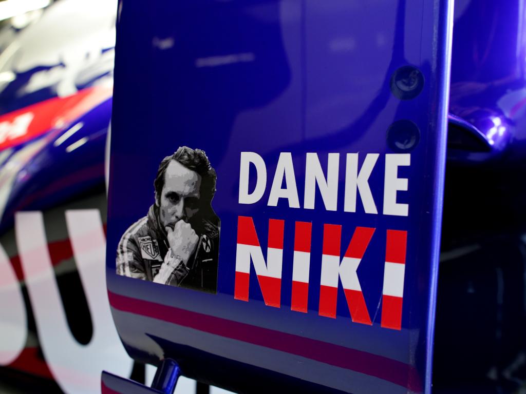 A Tribute To The Late Niki Lauda Is Seen On The Scuderia - Niki Lauda Monaco Gp Tribute Cars - HD Wallpaper 