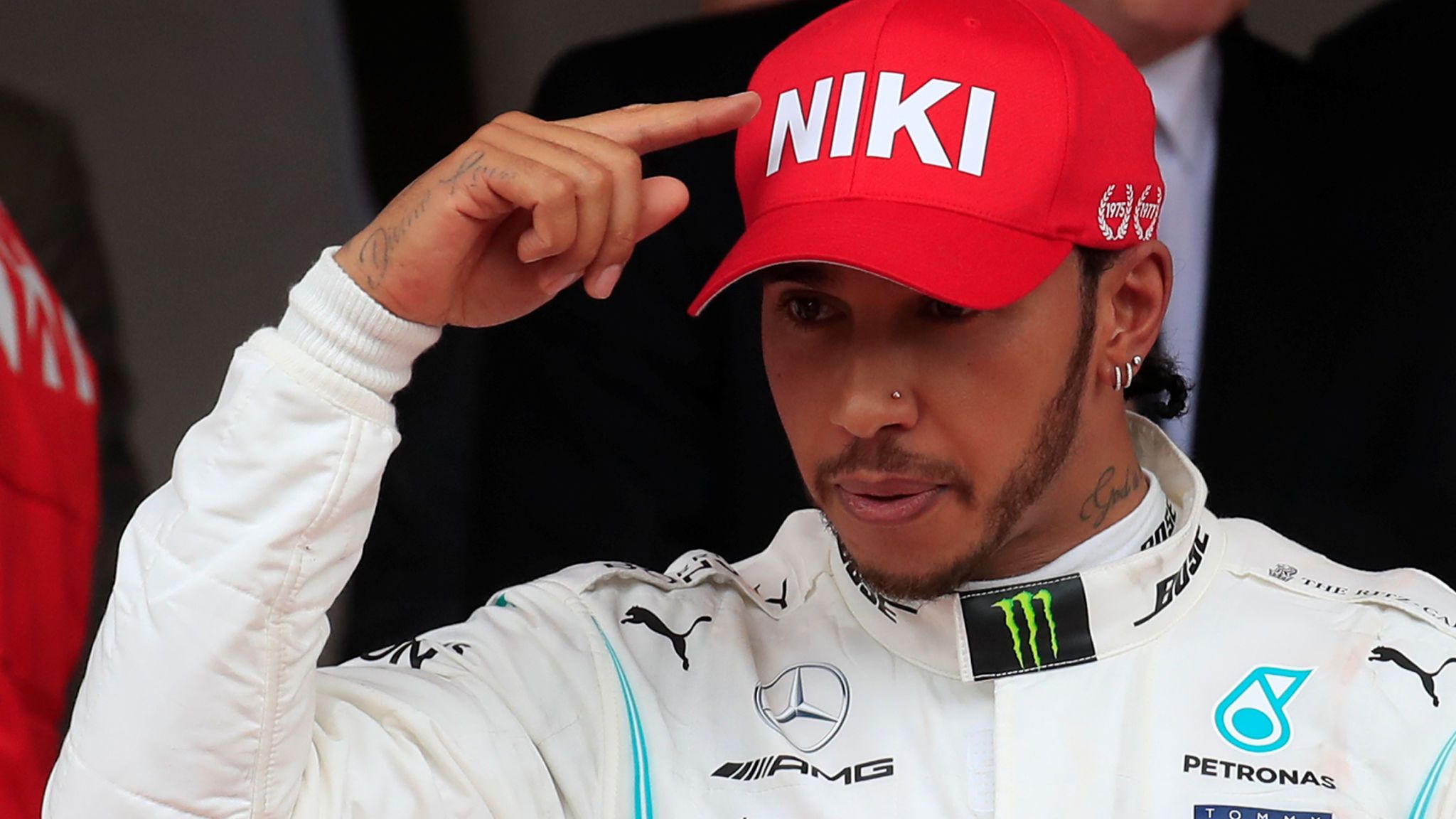 Hamilton Paid Tribute To The Racing Legend As He Claimed - Niki Lauda Red Cap - HD Wallpaper 