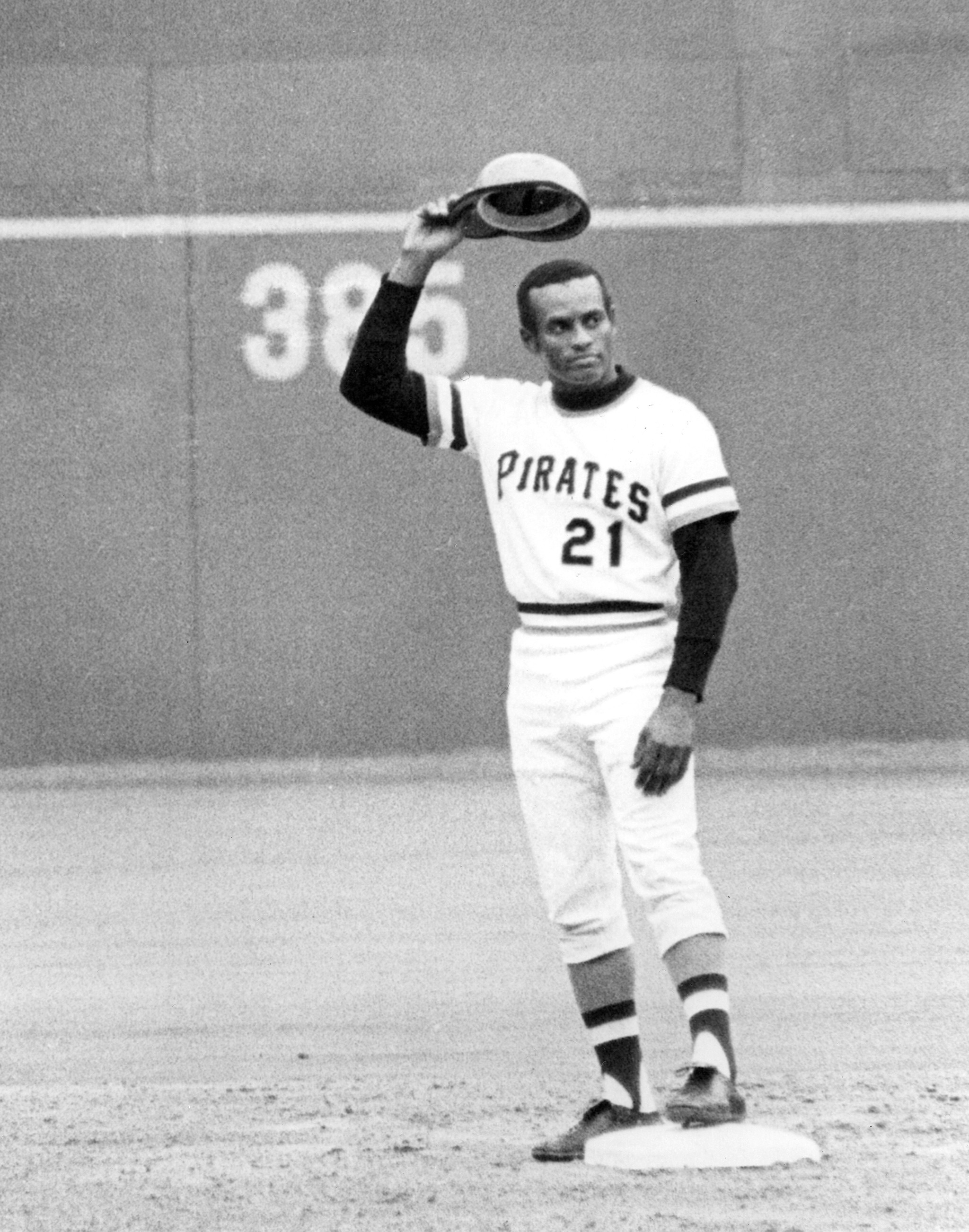 Data Src Gorgerous Roberto Clemente Wallpaper For Andro - Roberto Clemente 3000 Hit - HD Wallpaper 