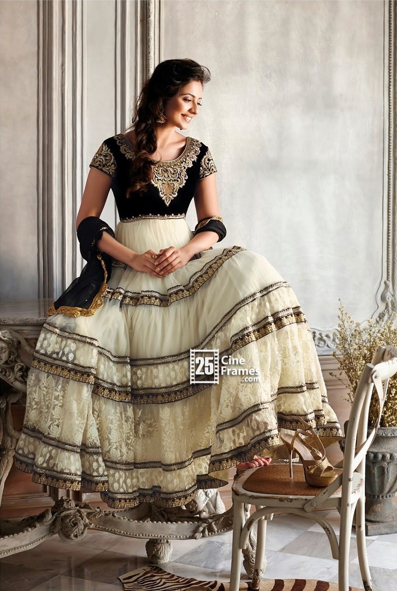 Rakul Preet Singh Beautiful Salwar Kameez Photoshoot - Black Net And Velvet Anarkali - HD Wallpaper 