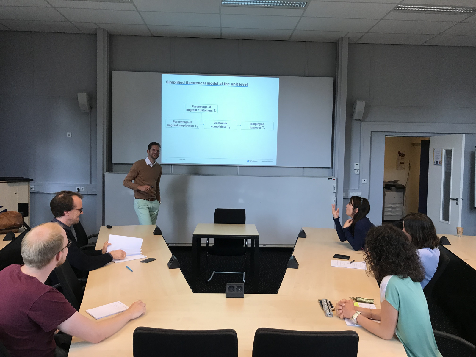 Featured - Seminar - HD Wallpaper 