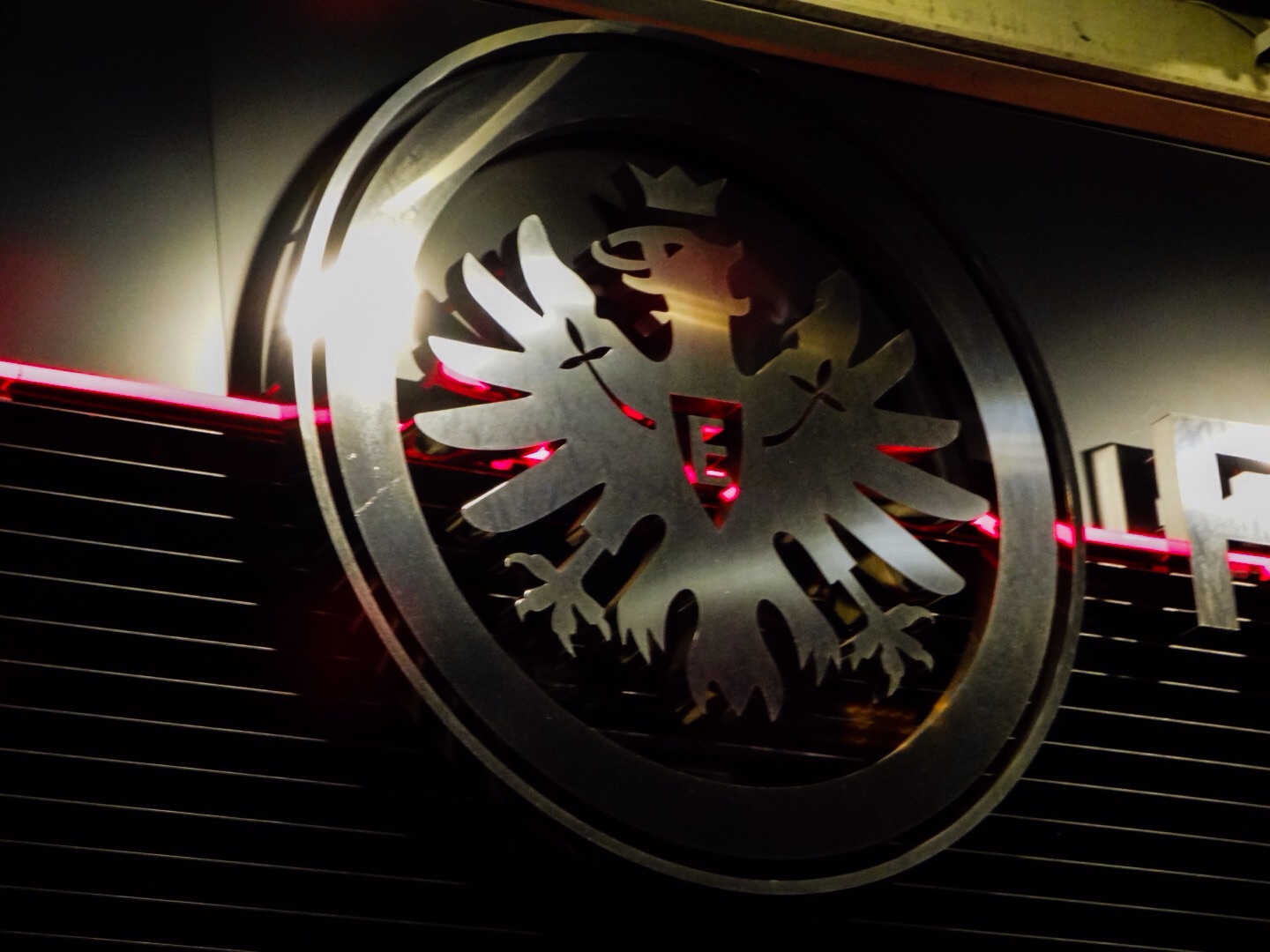 Eintracht Frankfurt Hintergrundbild - 1440x1080 Wallpaper - teahub.io