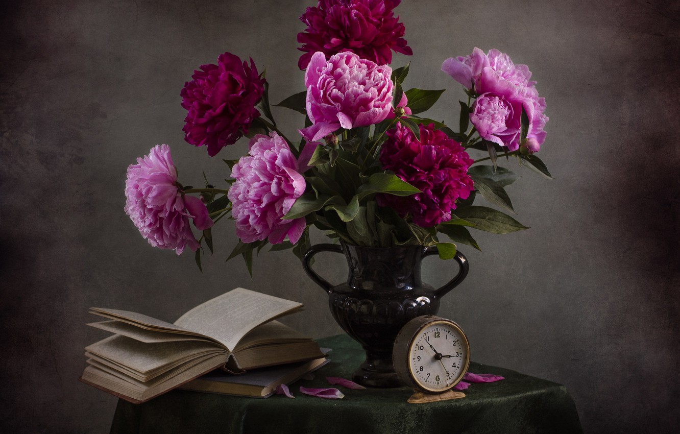 Photo Wallpaper Table, Books, Bouquet, Still Life, - Обои На Рабочий Стол Винтаж Пион - HD Wallpaper 