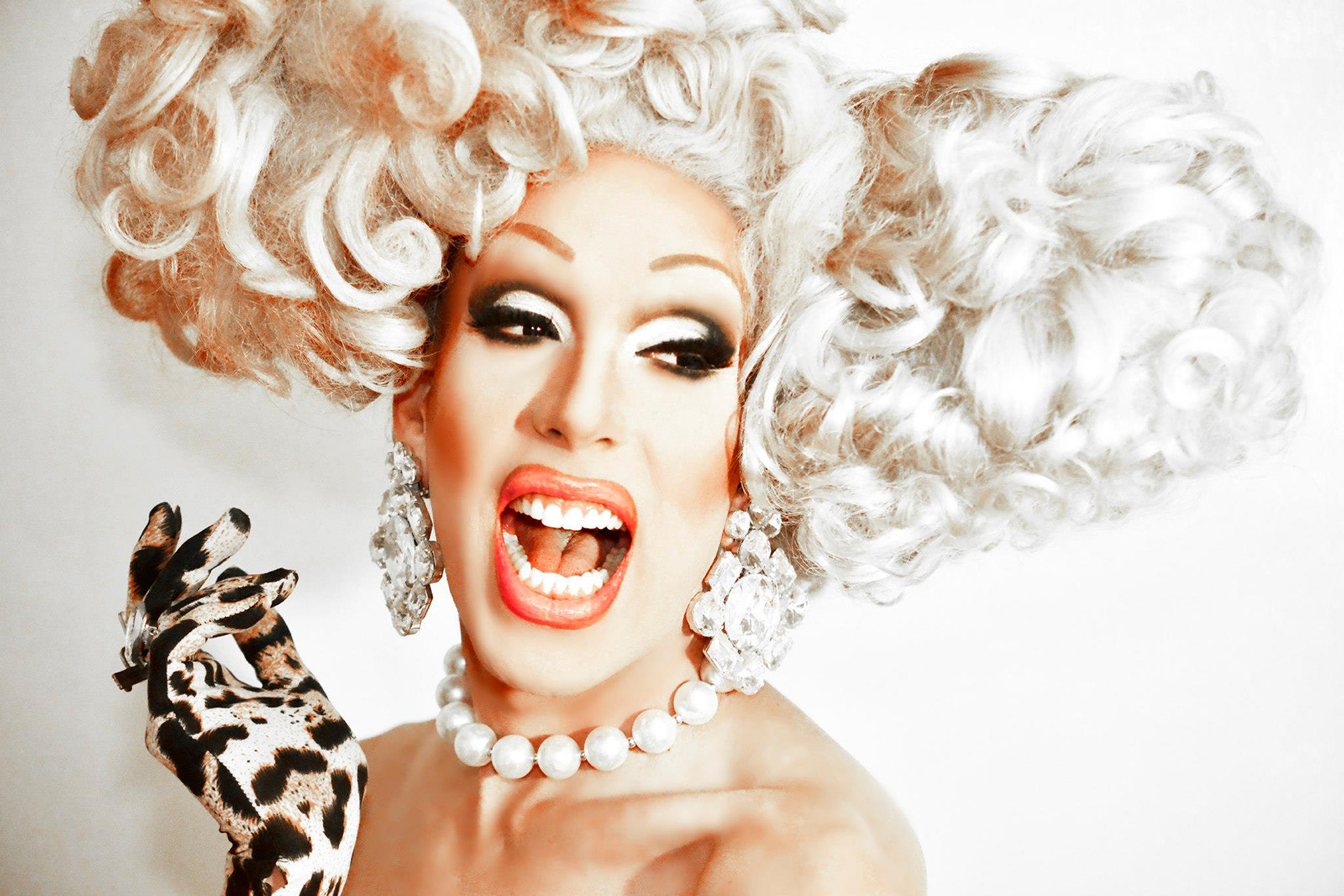 Drag Queen Alaska And Sharon Needles - HD Wallpaper 