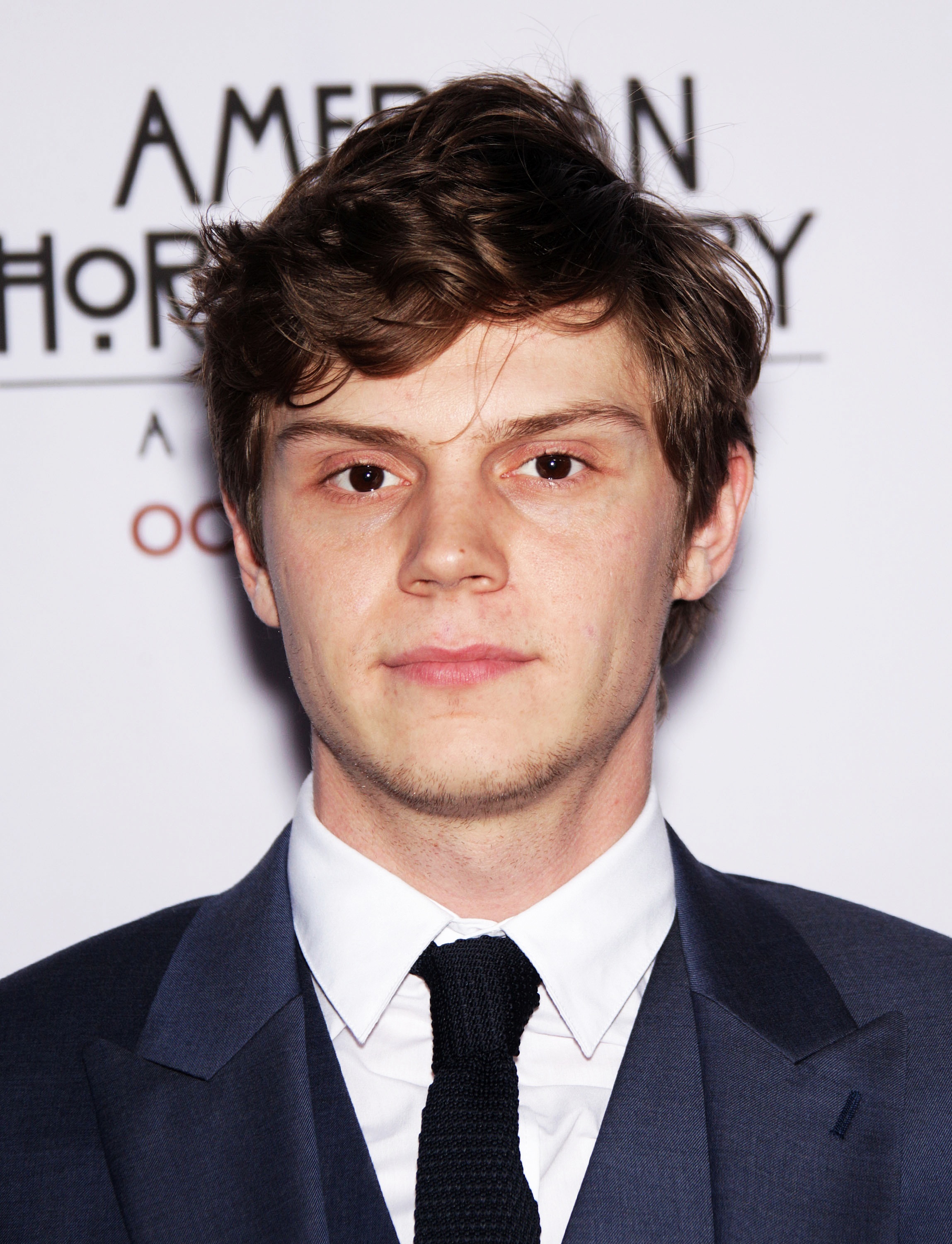 Evan Peters Wallpapers - Evan Peters - HD Wallpaper 