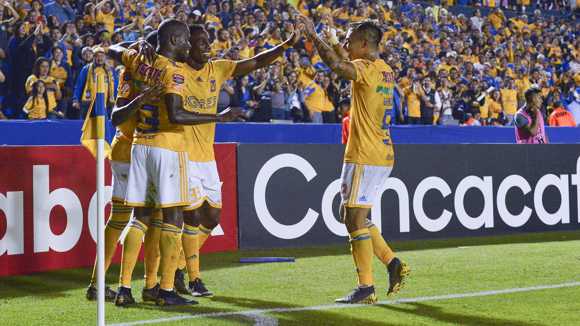 Kick Up A Soccer Ball - HD Wallpaper 