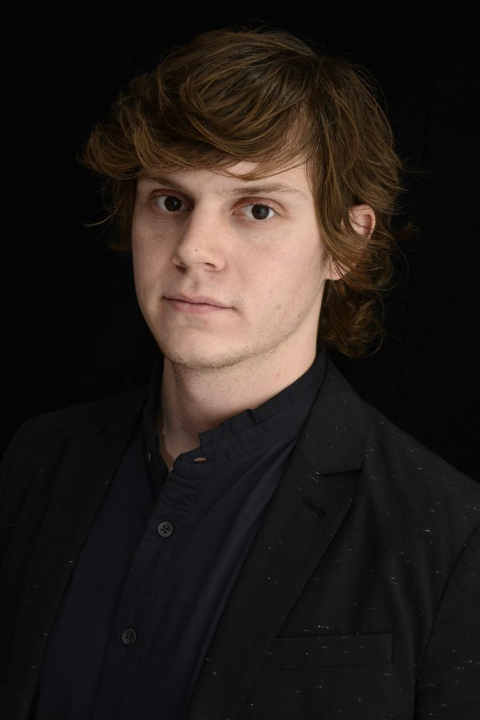 Pic - Evan Peters - 683x1024 Wallpaper - teahub.io
