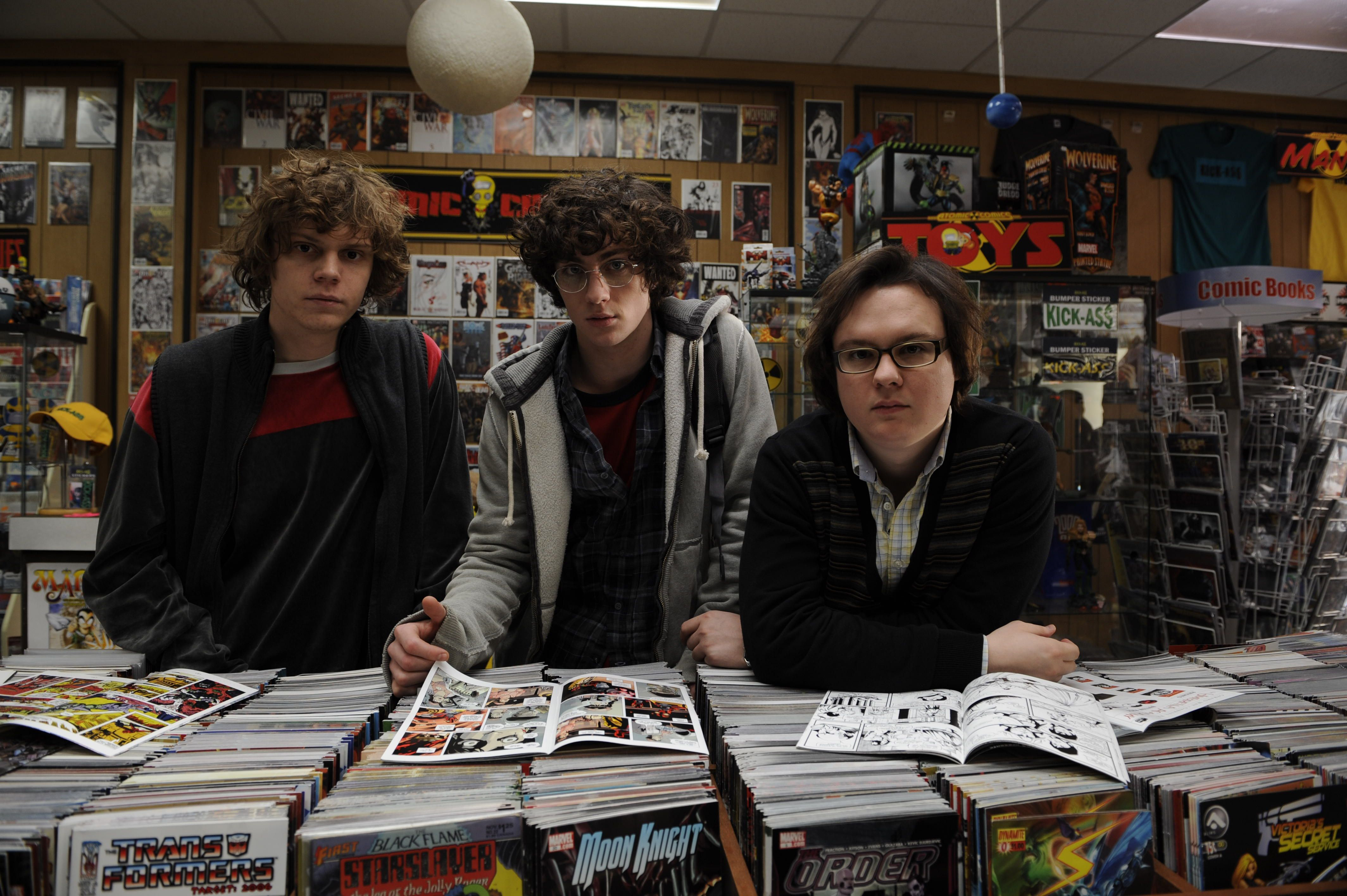 Aaron Taylor Johnson Evan Peters - HD Wallpaper 