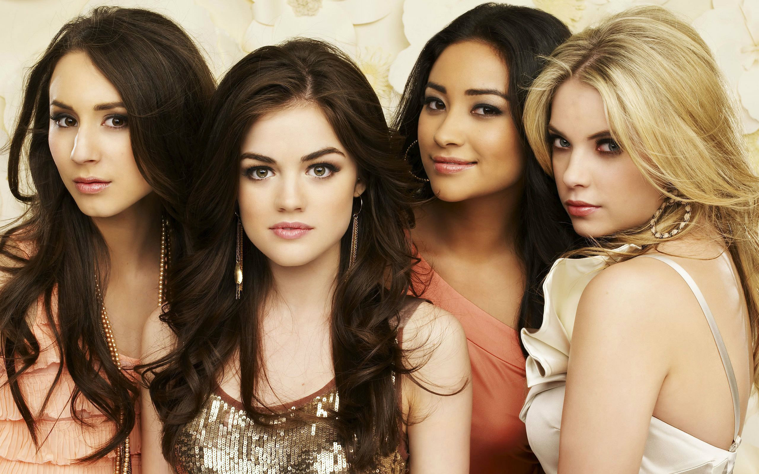 Lucy Hale Season 1 - HD Wallpaper 