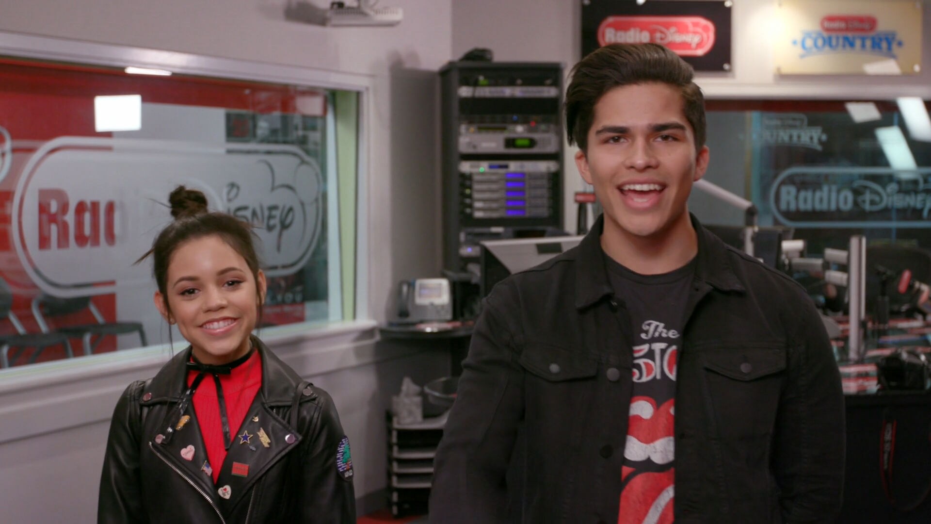 Jenna Ortega Alex Aiono - HD Wallpaper 