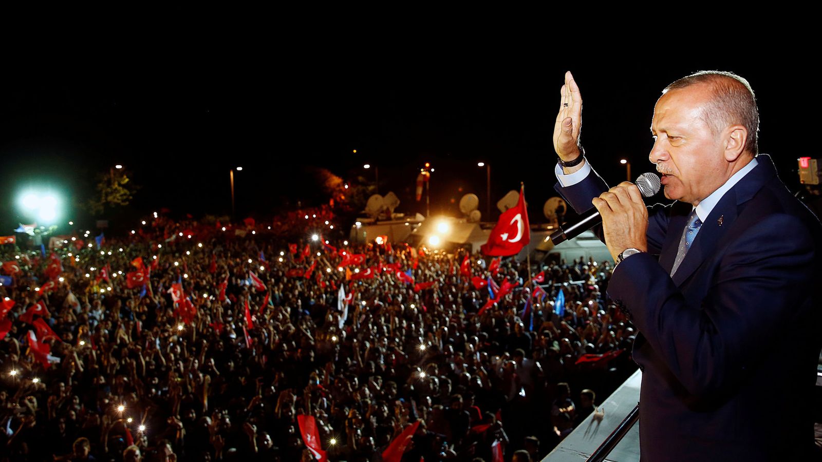 Recep Tayyip Erdogan Addresses His Supporters In Istanbul - Erdogan Win The Election 2018 - HD Wallpaper 