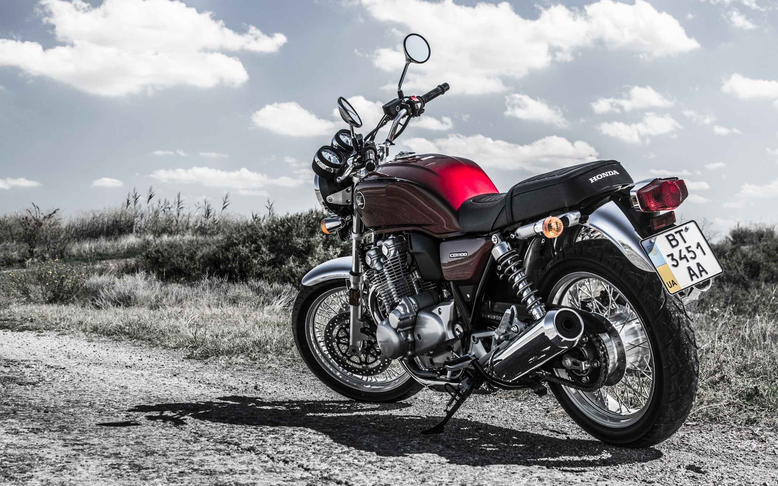 Cb 1000r And Hornet Bike Wallpaper 
 Data Src Street - HD Wallpaper 