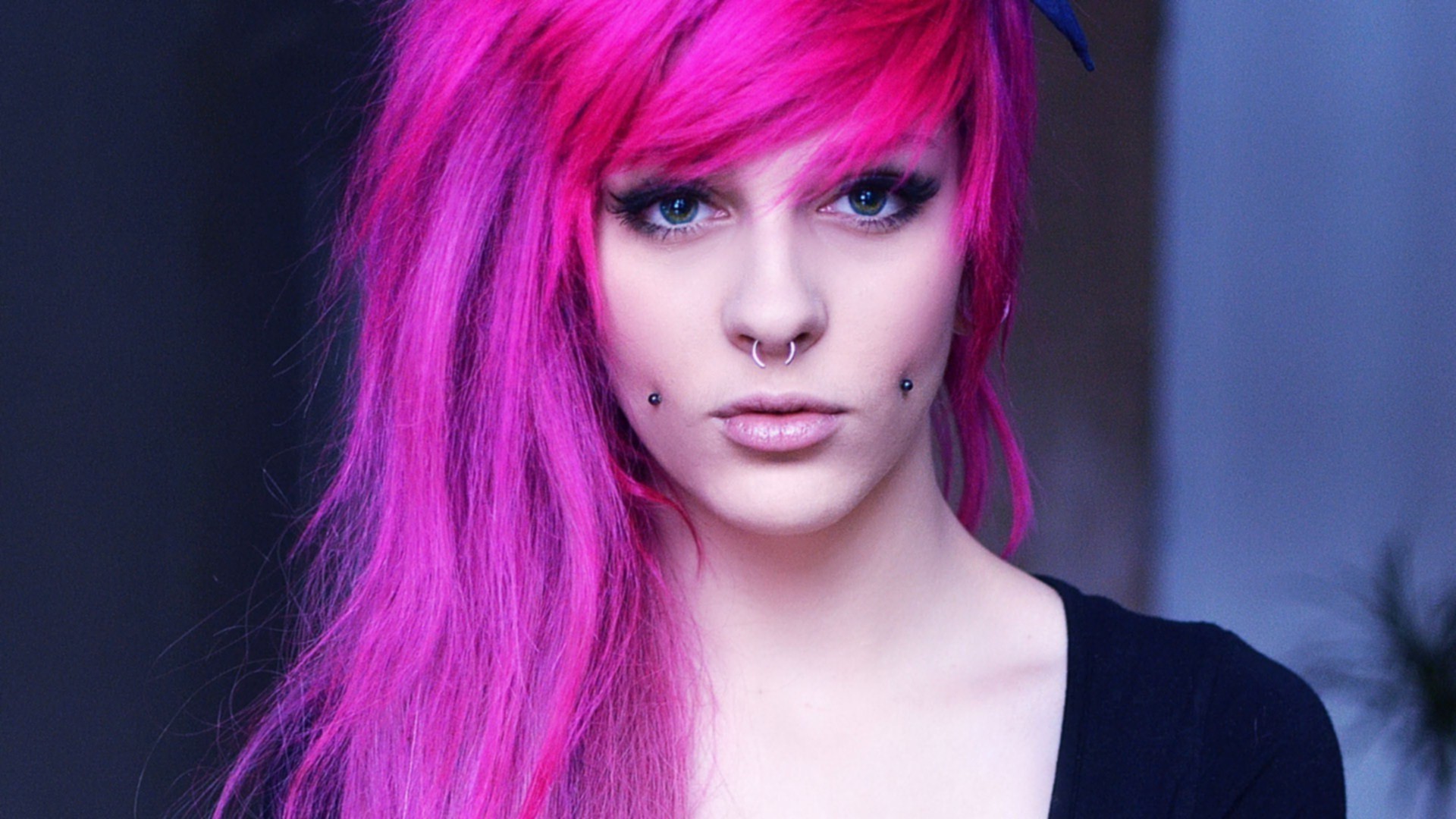 Female Pink Hair Green Eyes - HD Wallpaper 