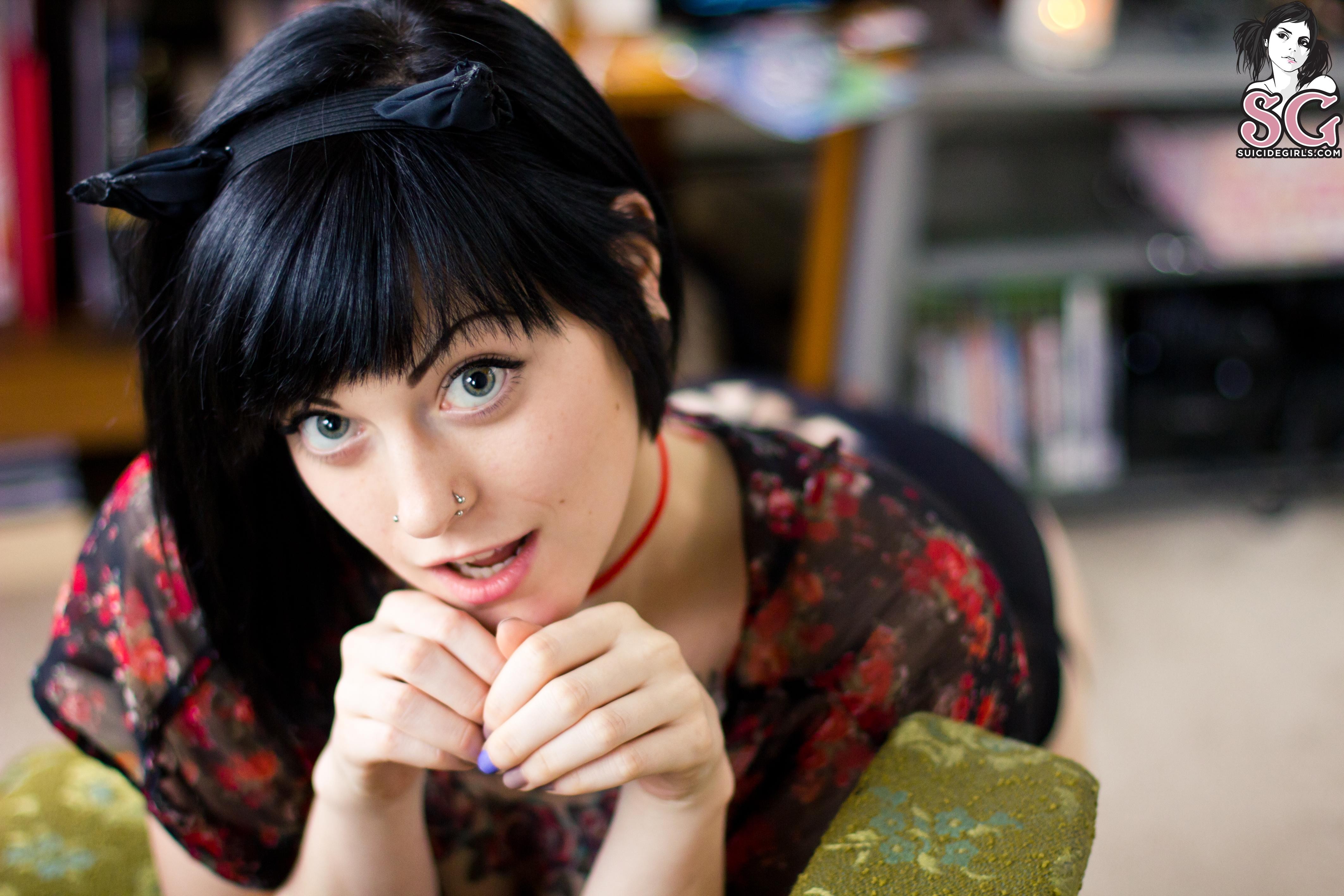 Wallpaper - Suicide Girls Black Hair - HD Wallpaper 