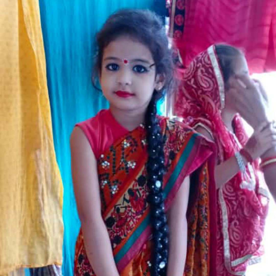 Ghar Me Beti Hone Se Ataraj Tha Jise
mohhle Me Aaj - Girl - HD Wallpaper 