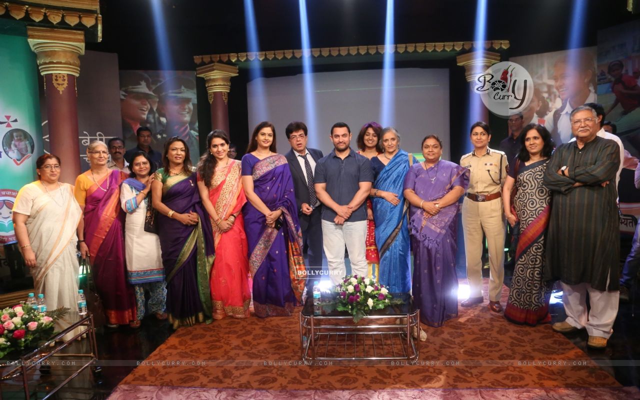 Celebs Pose For The Media At The Women S Day Special - Decoration - HD Wallpaper 