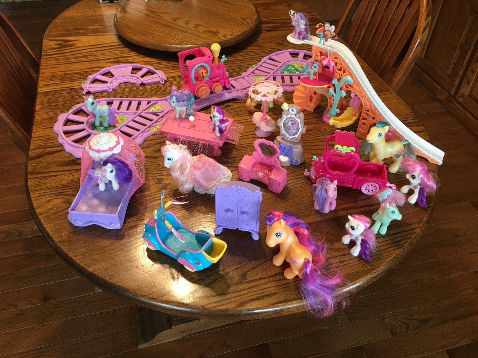 Animal Figure - HD Wallpaper 