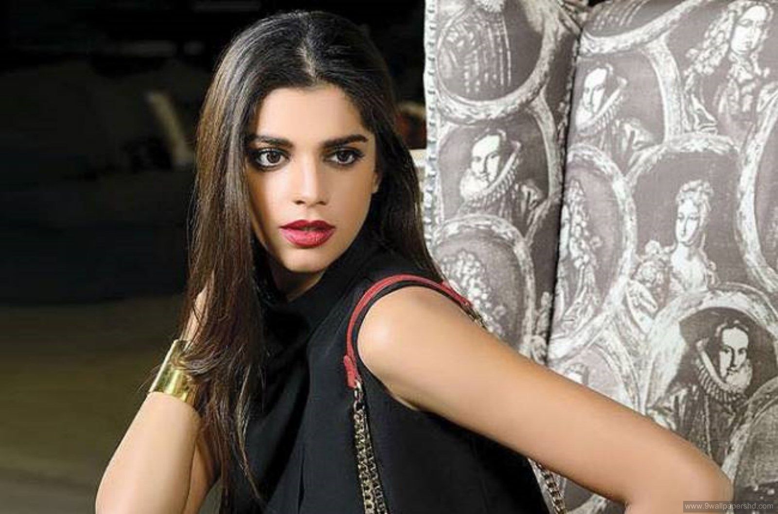 Sanam Saeed Pakistani Actress - HD Wallpaper 