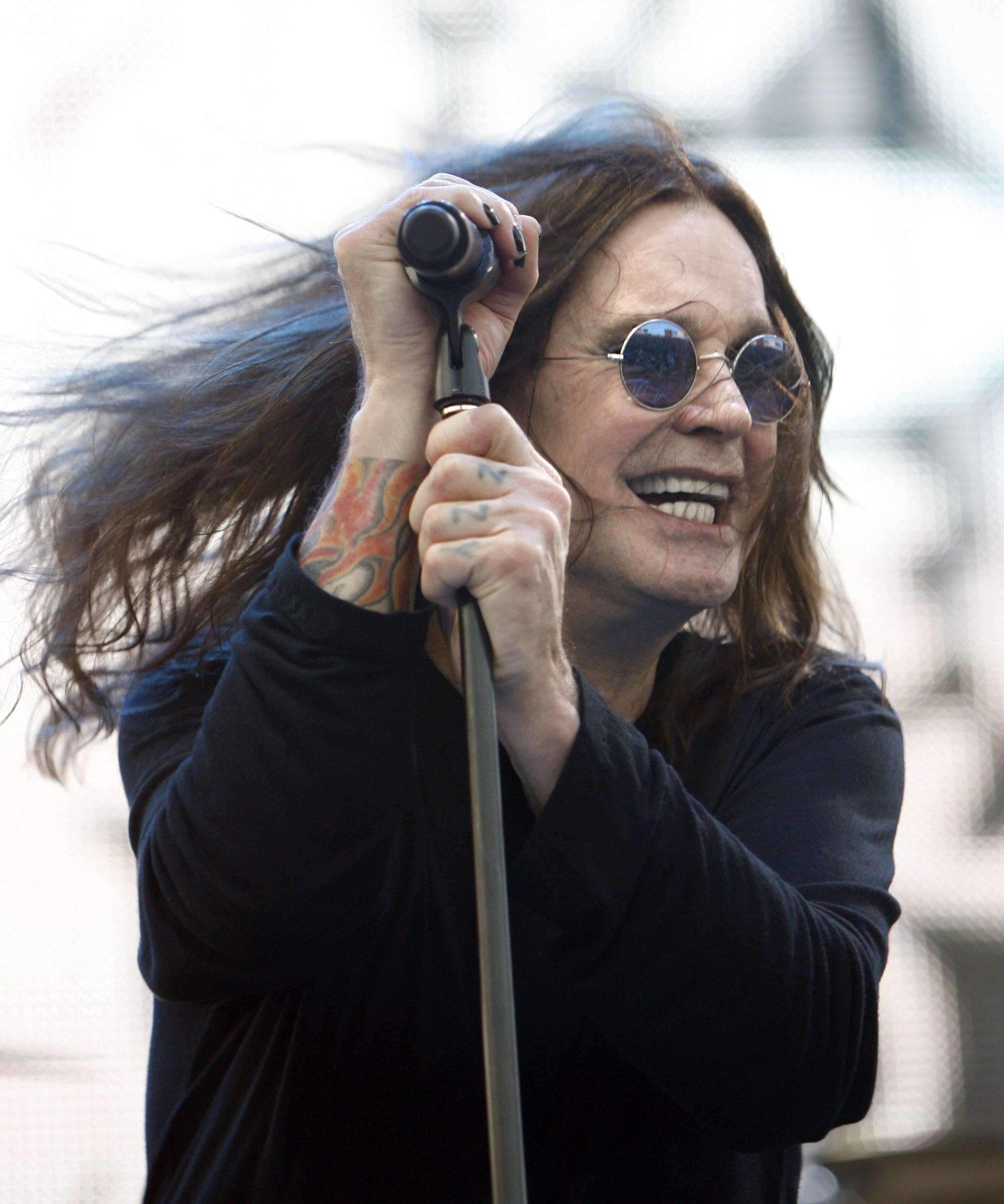 Ozzy Osbourne Singing - HD Wallpaper 