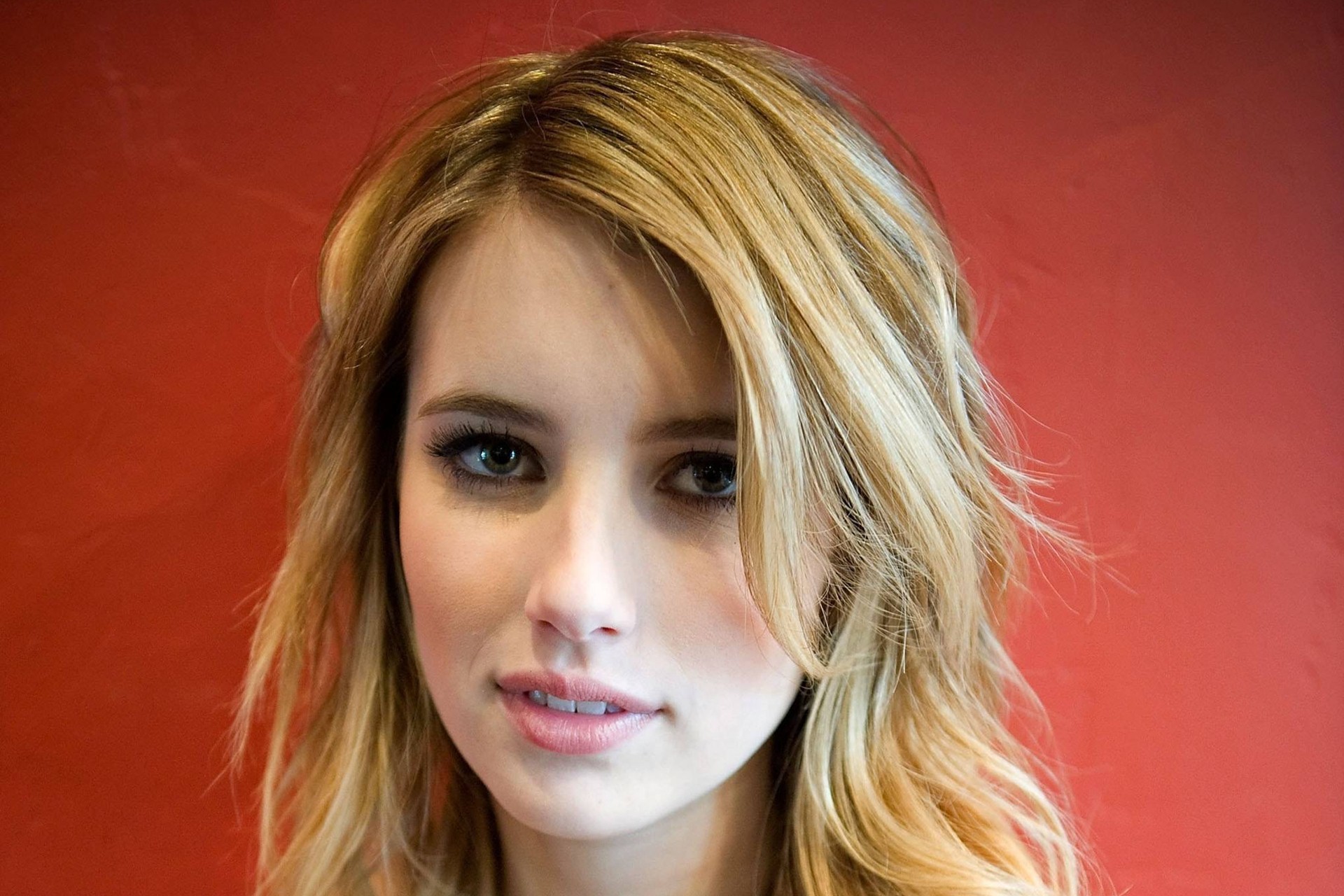 Emma Roberts - HD Wallpaper 