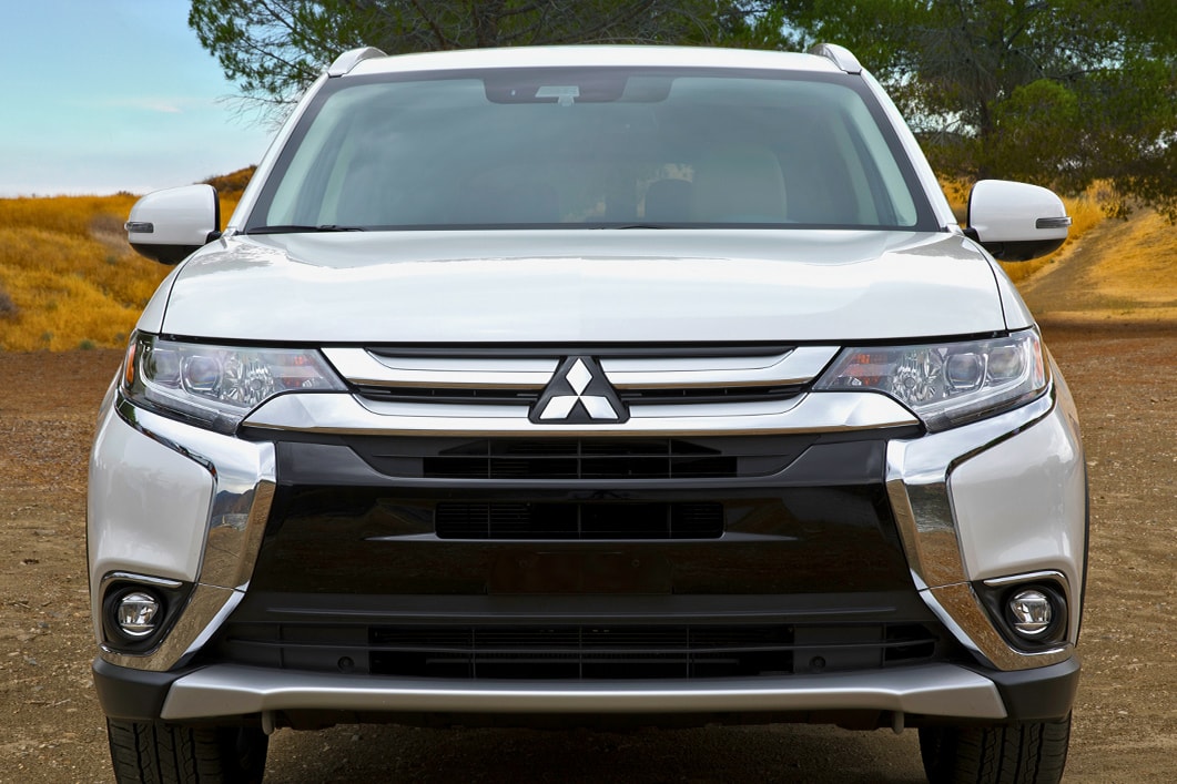 2019 Mitsubishi Outlander Front View White Color Headlights - 2018 Mitsubishi Outlander Front - HD Wallpaper 
