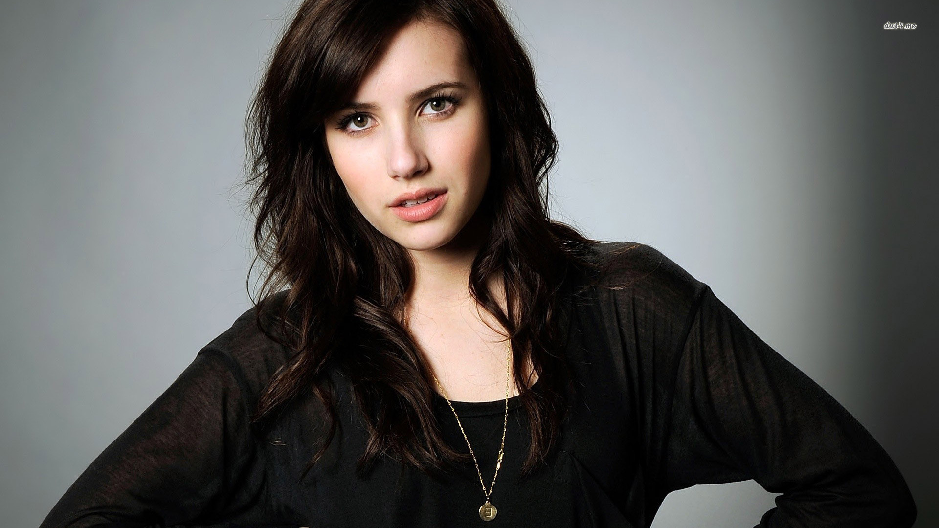 Emma Roberts Black Hair - HD Wallpaper 