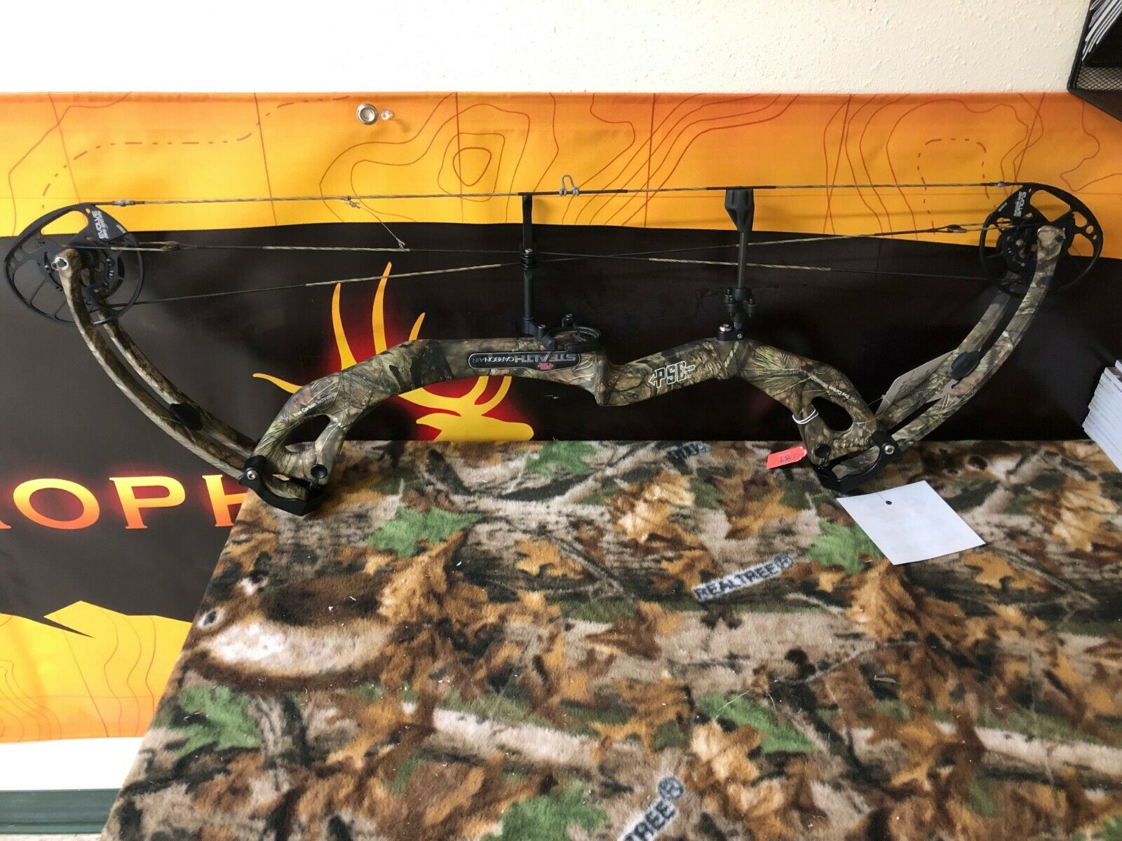 Compound Bow - HD Wallpaper 