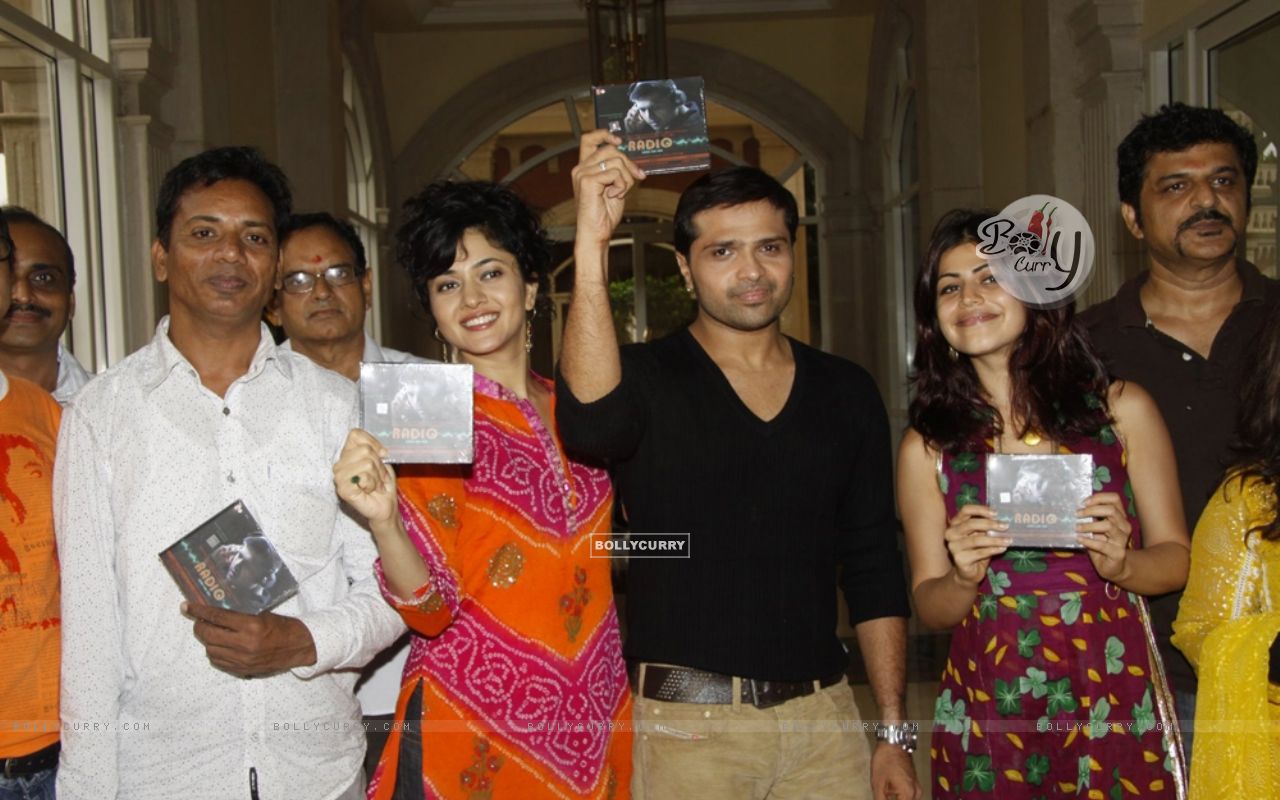 Sonal Sehgal, Himesh Reshammiya And Shenaz Treasurywala - Costume Party - HD Wallpaper 