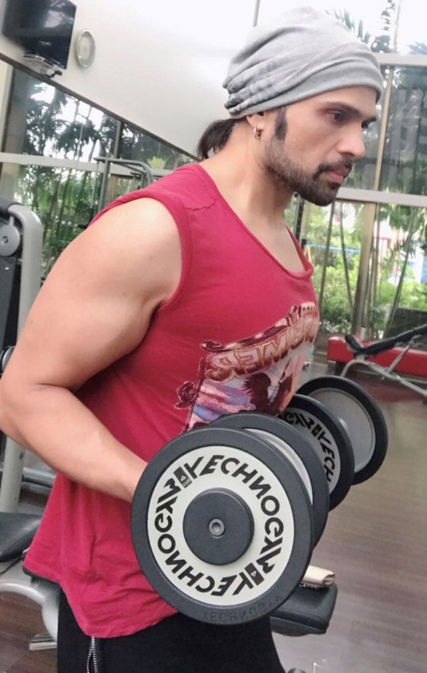 Himesh Reshammiya Celebrates His 35th Birthday In Japan - Himesh Reshammiya Gym Workout - HD Wallpaper 