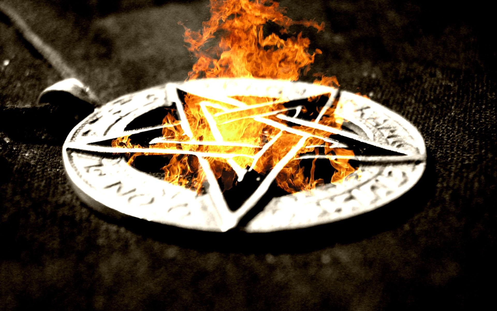 1920x1200, Pentacle Fire Pentagram Occult Dark Evil - Pentagram Burns - HD Wallpaper 