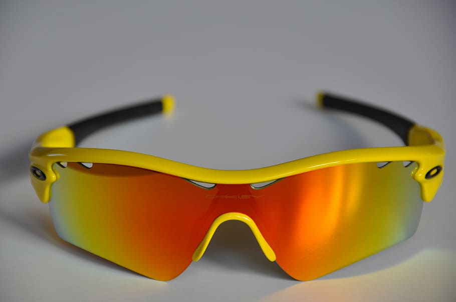 Orange Sports Sunglasses With Yellow Frames, Oakley, - Yellow Framed Sports Sunglasses - HD Wallpaper 