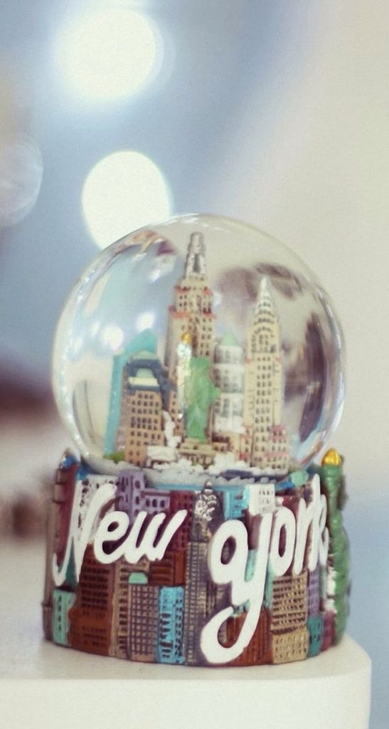 1 Iphone 5 Wallpaper Objects Glass New York - Souvenir Background Design Hd - HD Wallpaper 
