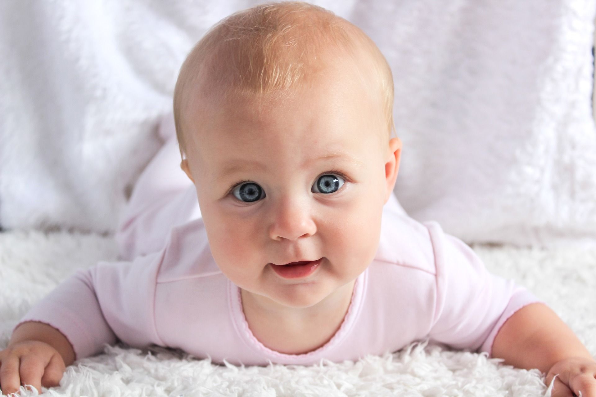 Cute Blue Eyes Baby Good Morning Wallpaper In Resolution - 5 Month Babies - HD Wallpaper 