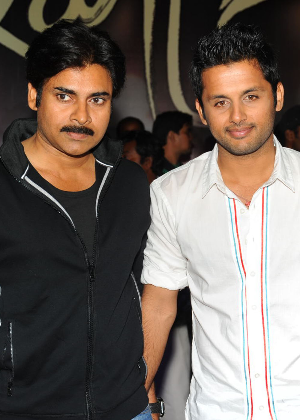Nithin And Pawan Kalyan - HD Wallpaper 