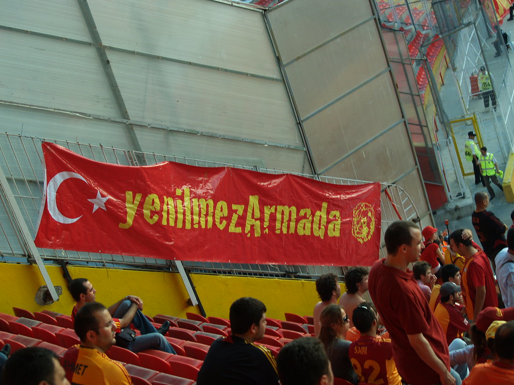 Crowd - HD Wallpaper 