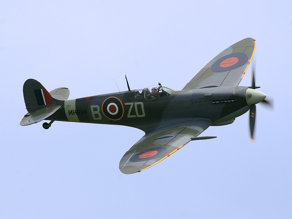 Hq Supermarine Spitfire Wallpapers - Supermarine Spitfire - HD Wallpaper 