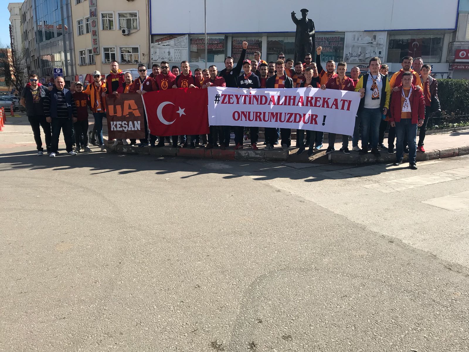 Crowd - HD Wallpaper 